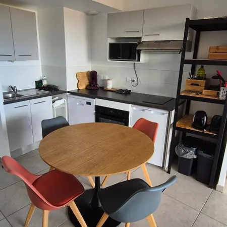 Iconic 652, T2 Vue Mer, Bien Equipe, Centre Port Lägenhet