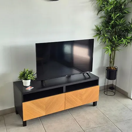 Iconic 652, T2 Vue Mer, Bien Equipe, Centre Port *