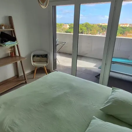 Iconic 652, T2 Vue Mer, Bien Equipe, Centre Port