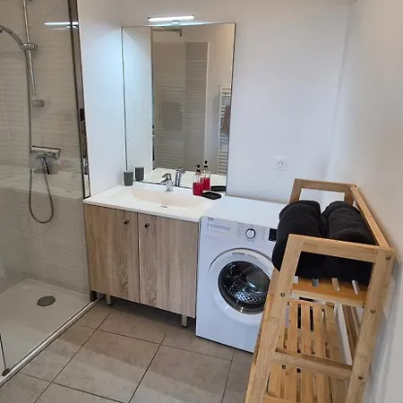 Iconic 652, T2 Vue Mer, Bien Equipe, Centre Port