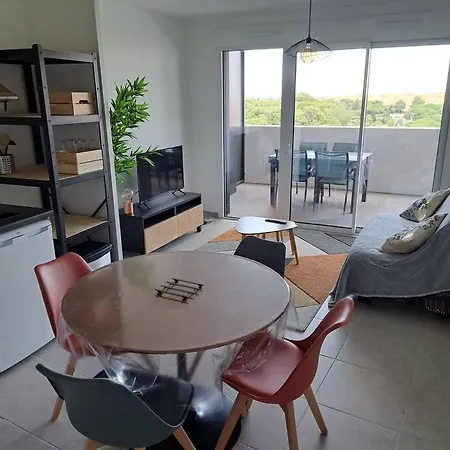 Iconic 652, T2 Vue Mer, Bien équipé, Centre Port Appartement