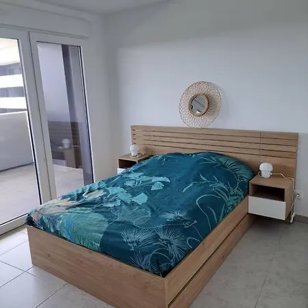 Iconic 652, T2 Vue Mer, Bien équipé, Centre Port