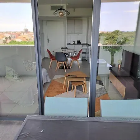 Appartement Iconic 652, T2 Vue Mer, Bien équipé, Centre Port