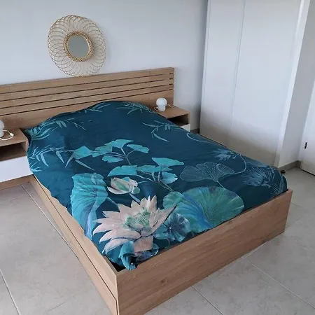 Iconic 652, T2 Vue Mer, Bien équipé, Centre Port