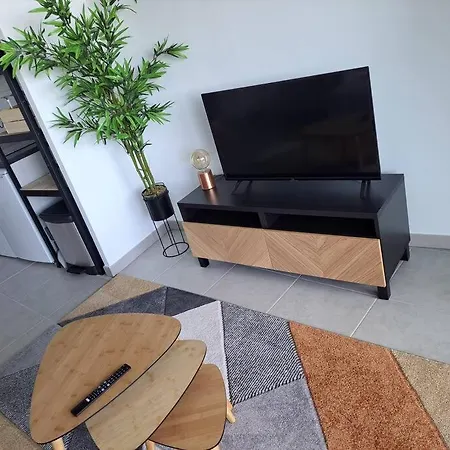 Appartement Iconic 652, T2 Vue Mer, Bien équipé, Centre Port