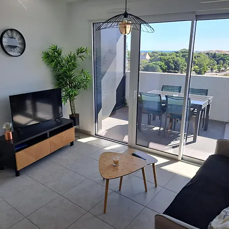 Appartement Iconic 652, T2 Vue Mer, Bien équipé, Centre Port *