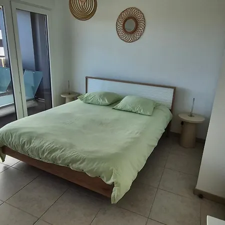 Iconic 652, T2 Vue Mer, Bien équipé, Centre Port