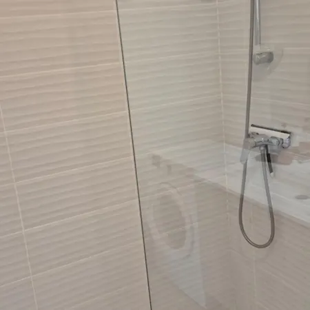 Iconic 652, T2 Vue Mer, Bien équipé, Centre Port *