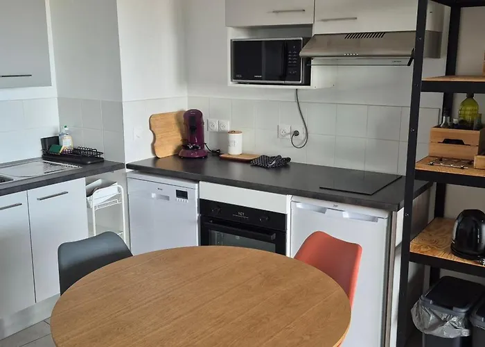 Iconic 652, T2 Vue Mer, Bien Equipe, Centre Port Apartman