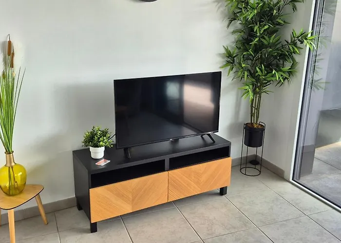 Iconic 652, T2 Vue Mer, Bien Equipe, Centre Port *