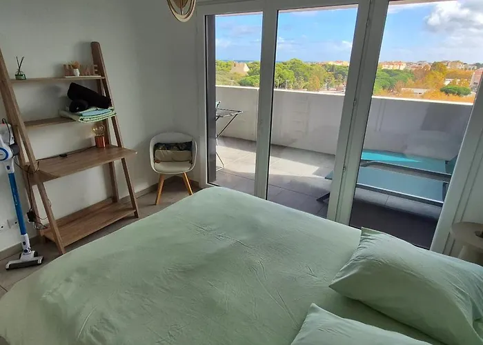 Iconic 652, T2 Vue Mer, Bien Equipe, Centre Port