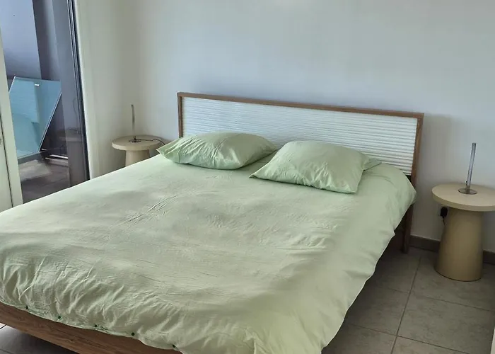 Iconic 652, T2 Vue Mer, Bien Equipe, Centre Port Apartman *