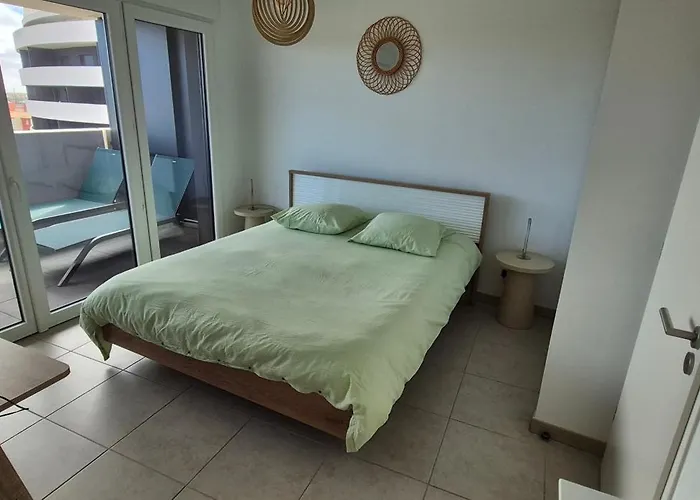 Iconic 652, T2 Vue Mer, Bien Equipe, Centre Port