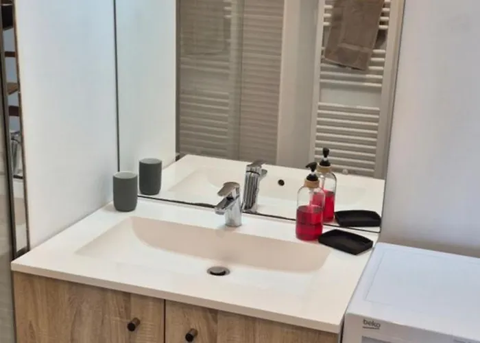 Iconic 652, T2 Vue Mer, Bien Equipe, Centre Port Apartman