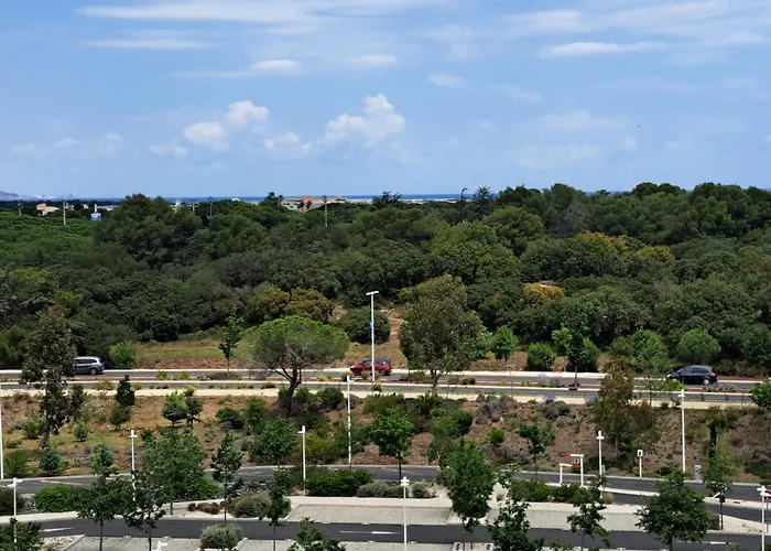 Iconic 652, T2 Vue Mer, Bien Equipe, Centre Port